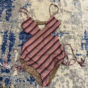 Acacia Greece one piece That 70s